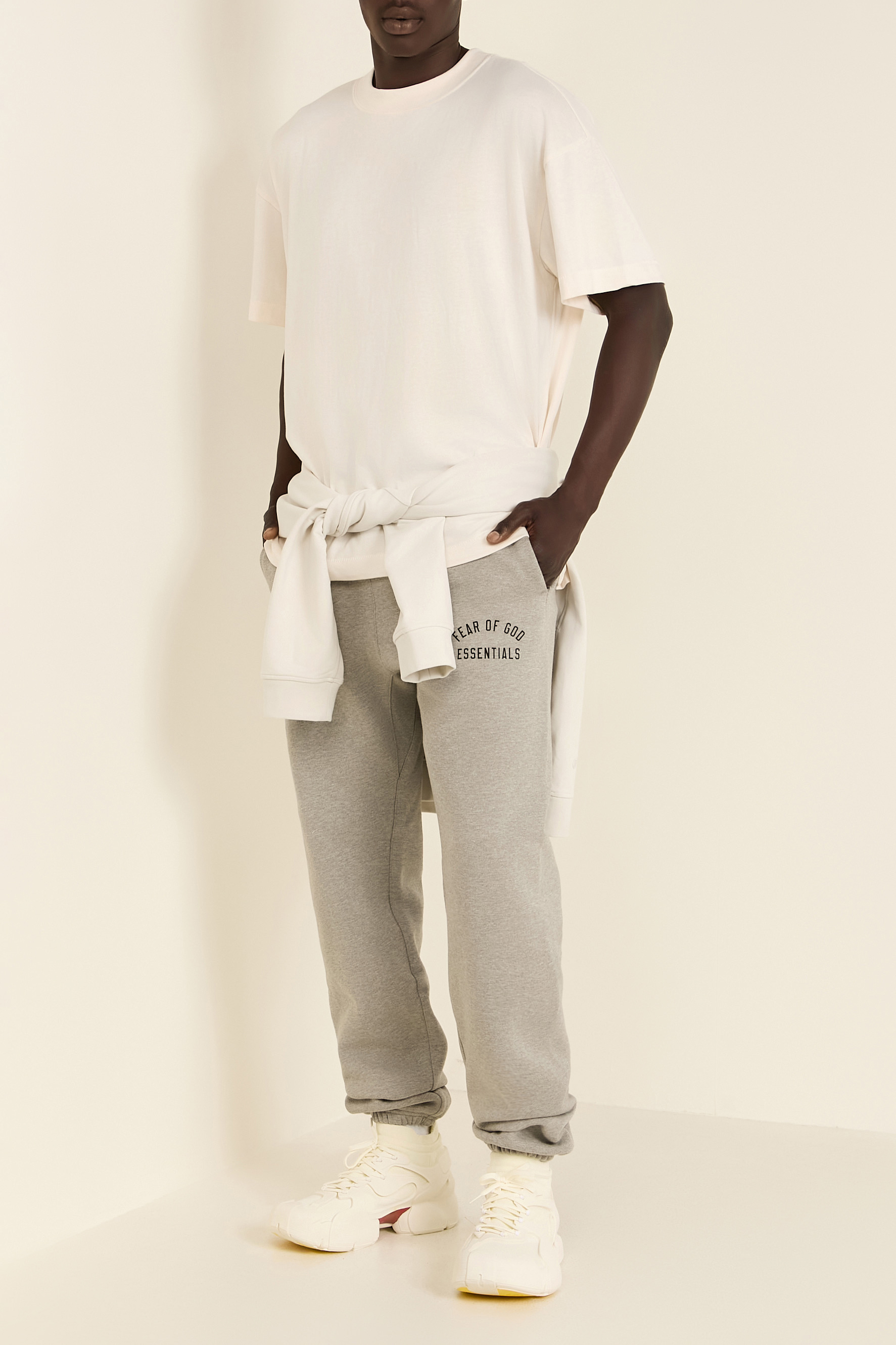 מכנסי ג'וגר FEAR OF GOD ESSENTIALS